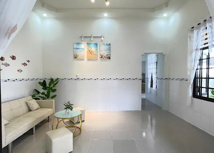 Little Nest - Cozy House, 2 Bedrooms, Near With Garden In *