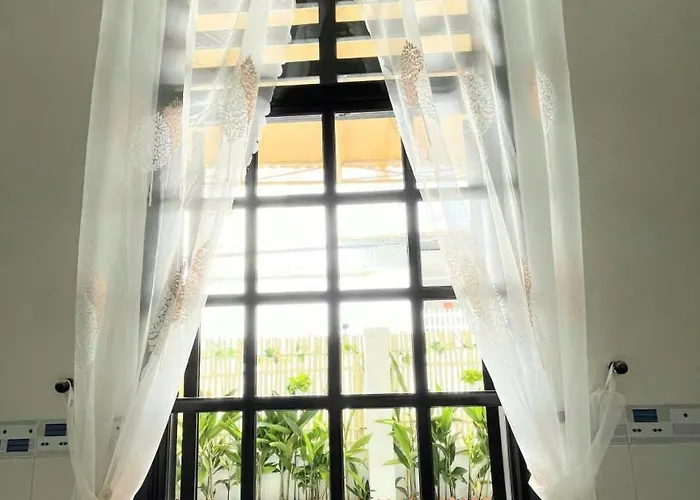 Little Nest - Cozy House, 2 Bedrooms, Near With Garden In *